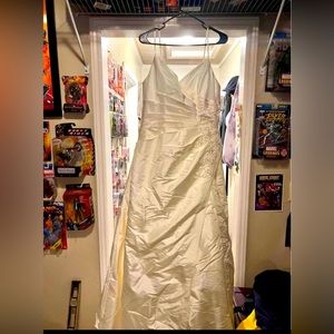 David’s bridal never been worn dress size 16